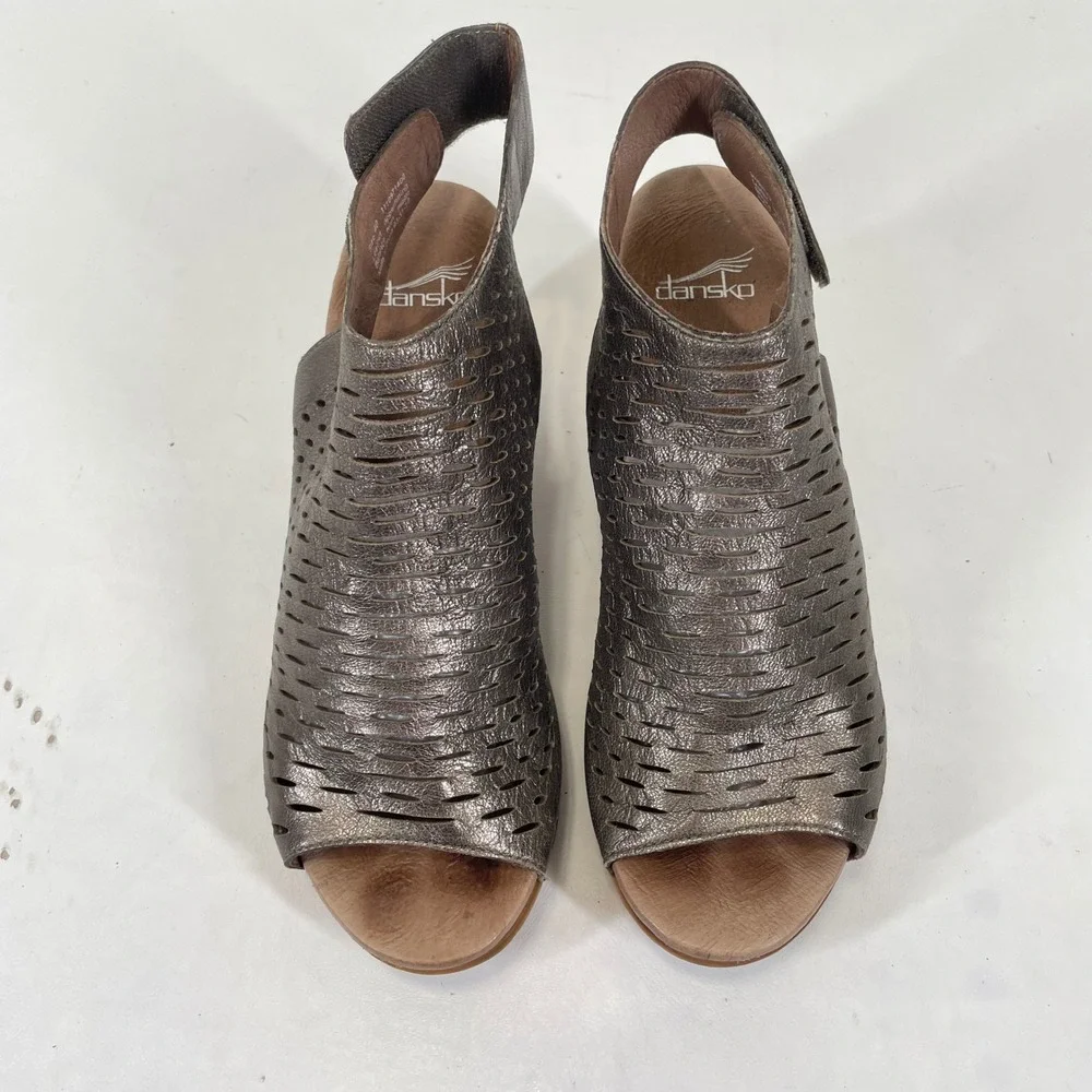 Dansko Womens Metallic Bronze Leather Laser Cut Block Heel Sandals Size 40
